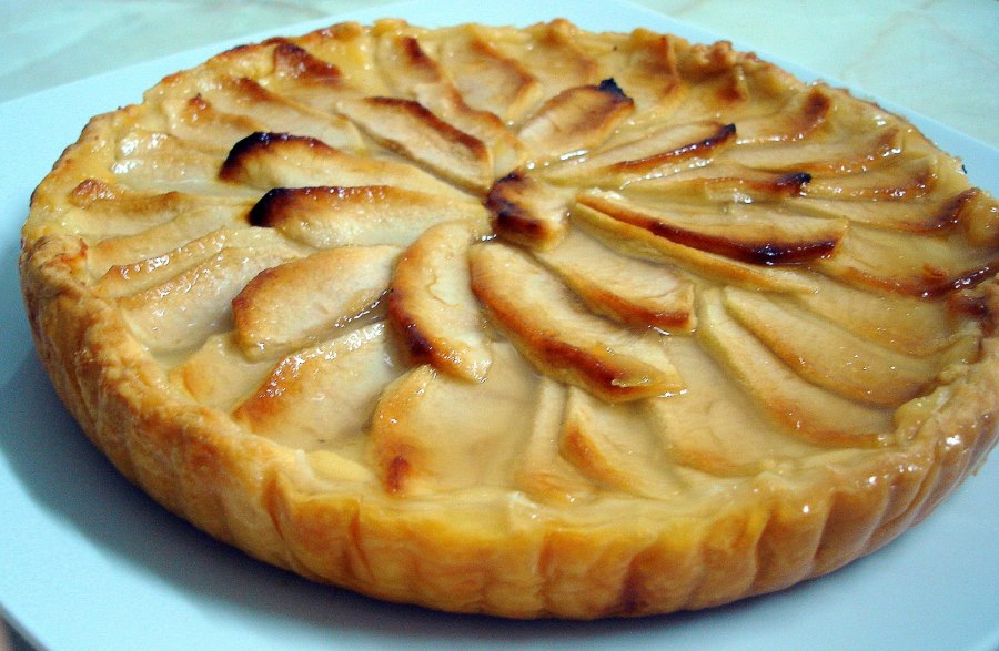 Пирог шарлотка с яблоками