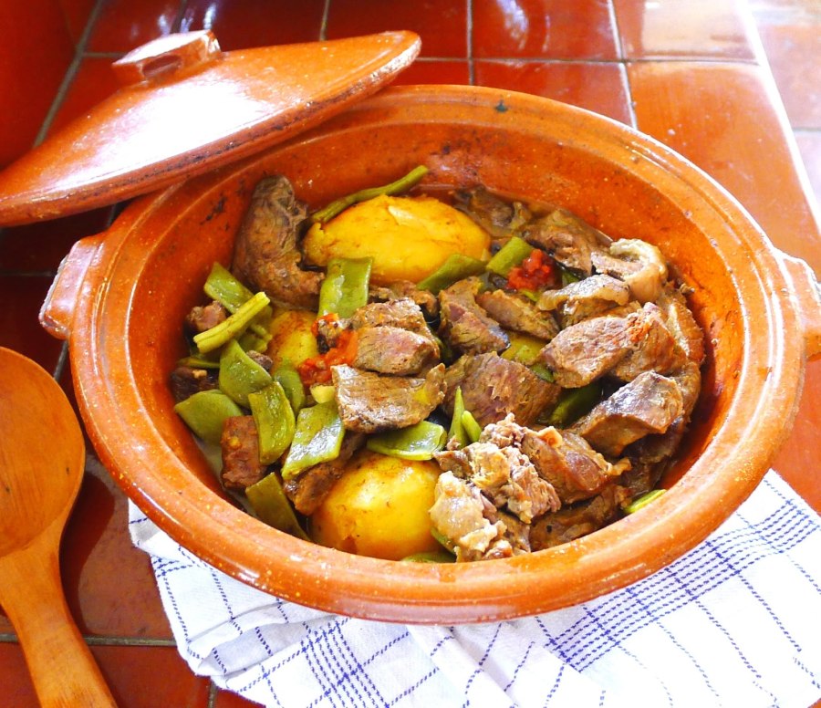 Чанах с фасолью и грибами