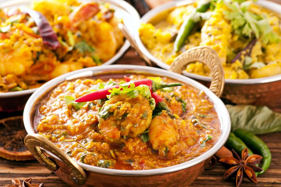Индийским блюдом карри (Curry