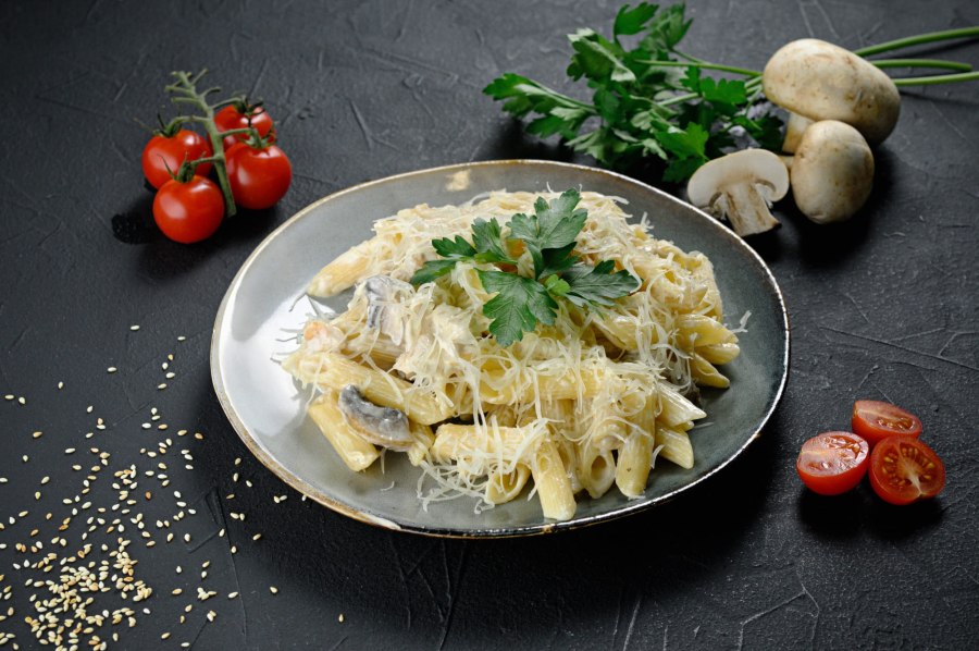 Фетучини с курицей и грибами