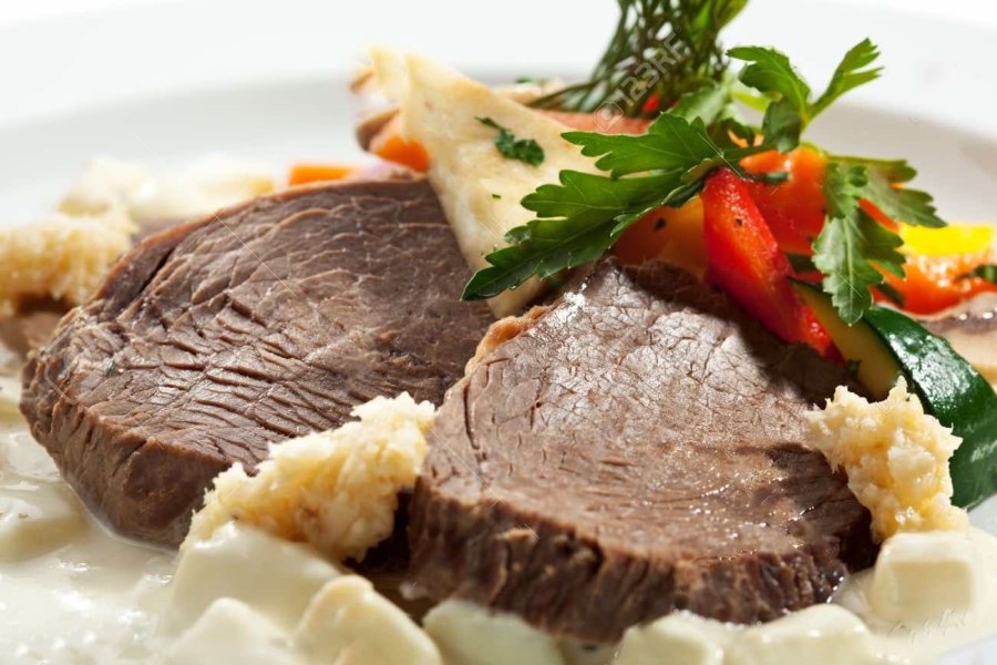 Мясо отварное с гарниром