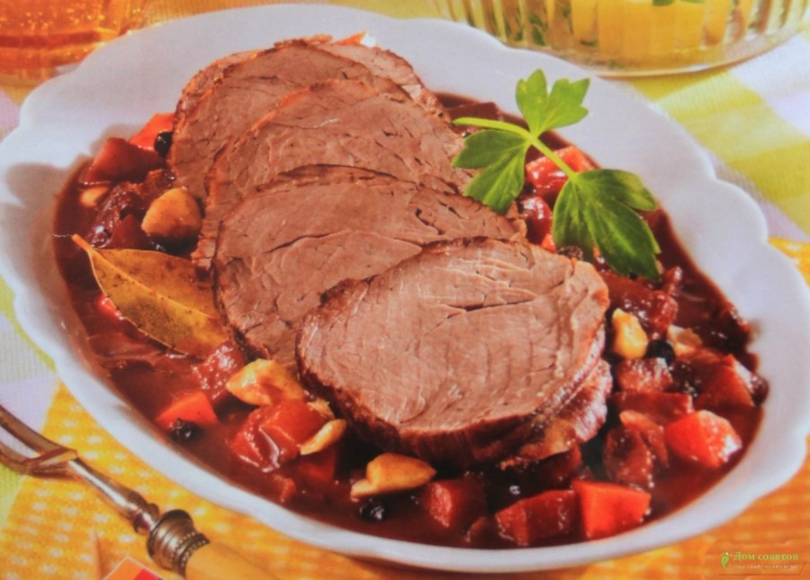 Мясо тушеное в вине