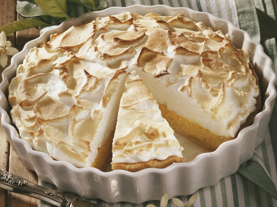 Шарлотка с безе