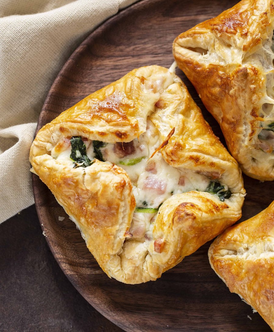 Слоеная выпечка с начинкой