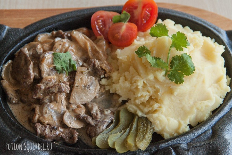 Печень с картофельным пюре