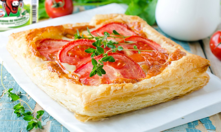 Пирог с помидорами и сыром