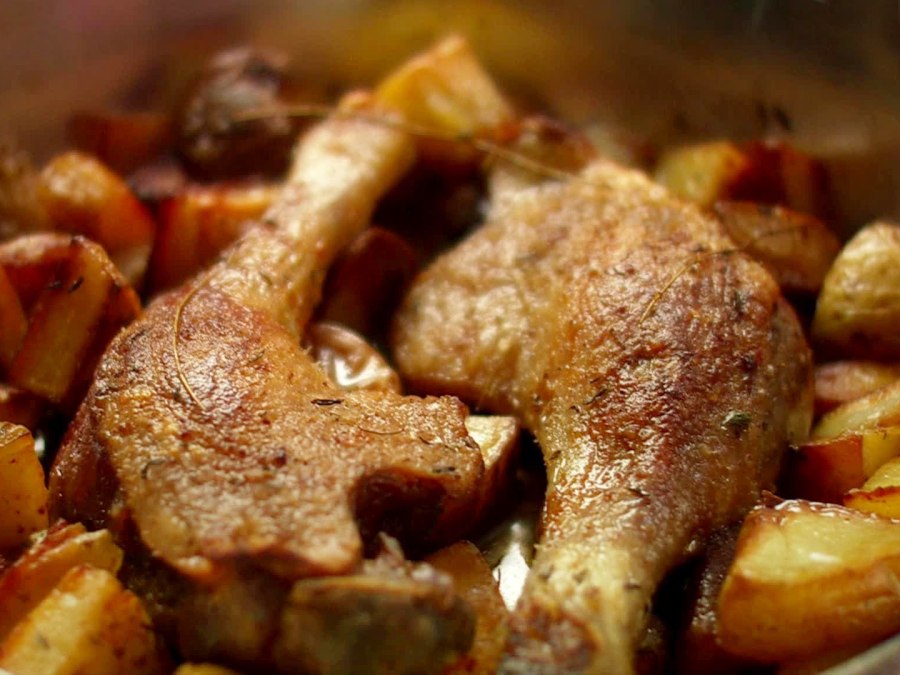 Утка тушеная кусочками с картошкой