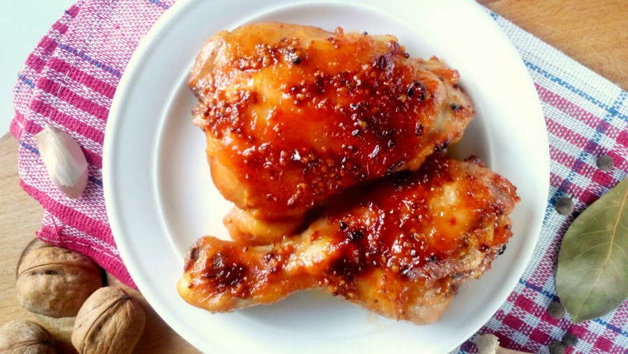 Куриные бедра в духовке с хрустящей корочкой