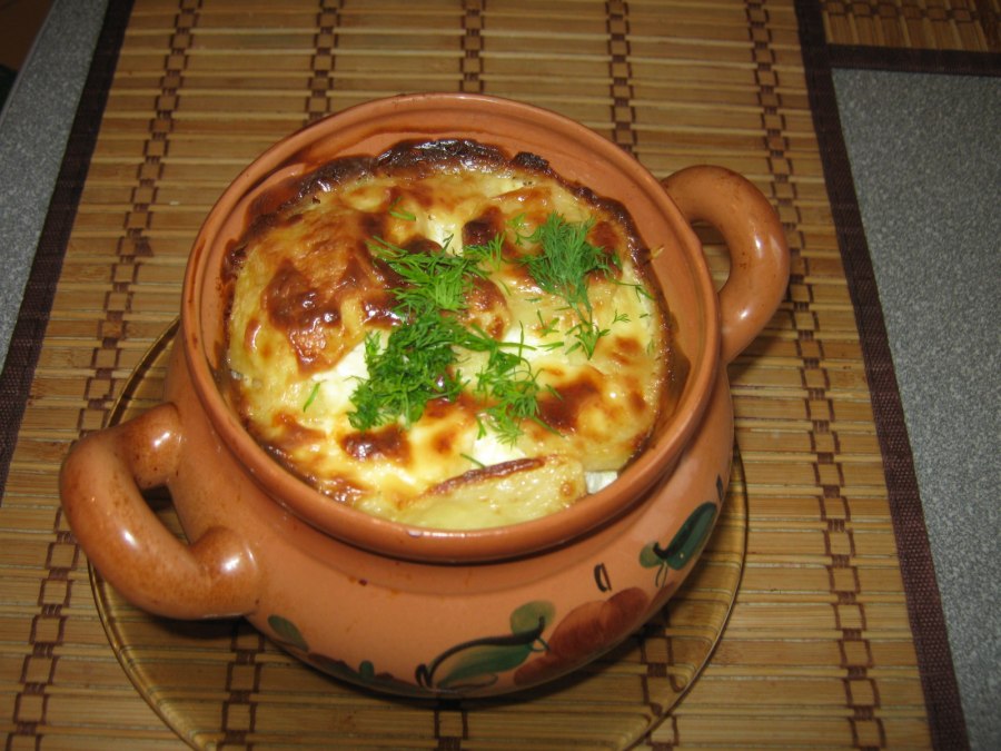 Жаркое в горшочках с сыром