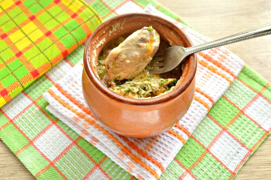 Картошка с крылышками в горшочках