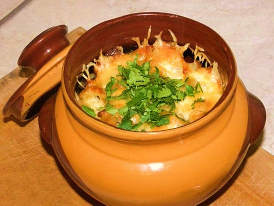 Мясо в горшочках в духовке