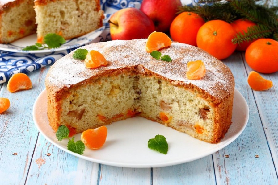 Шарлотка с яблоками и грушами