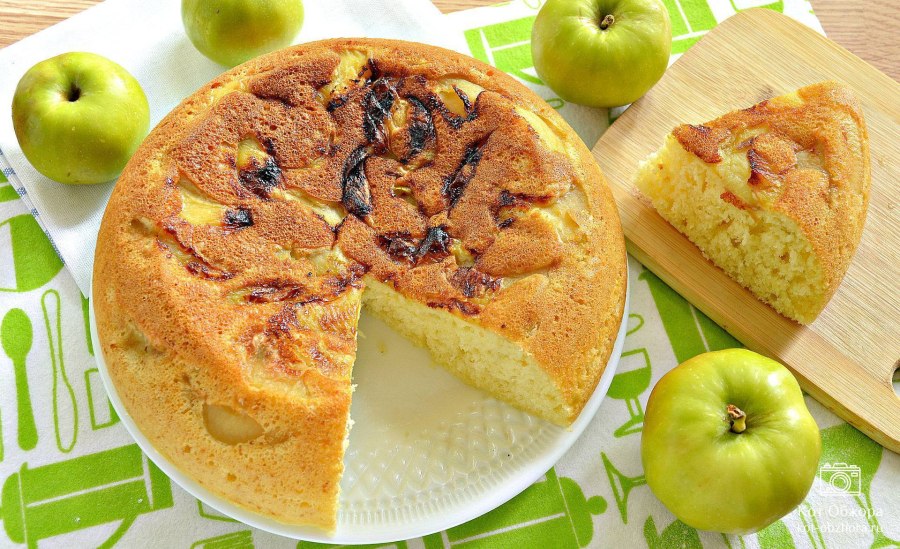 Пирог шарлотка с яблоками