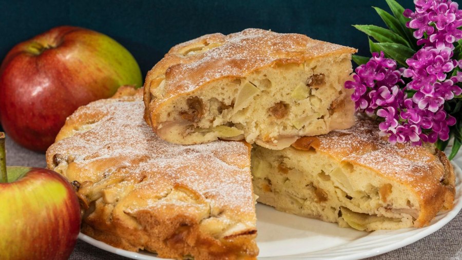 Пирог с яблоками в духовке