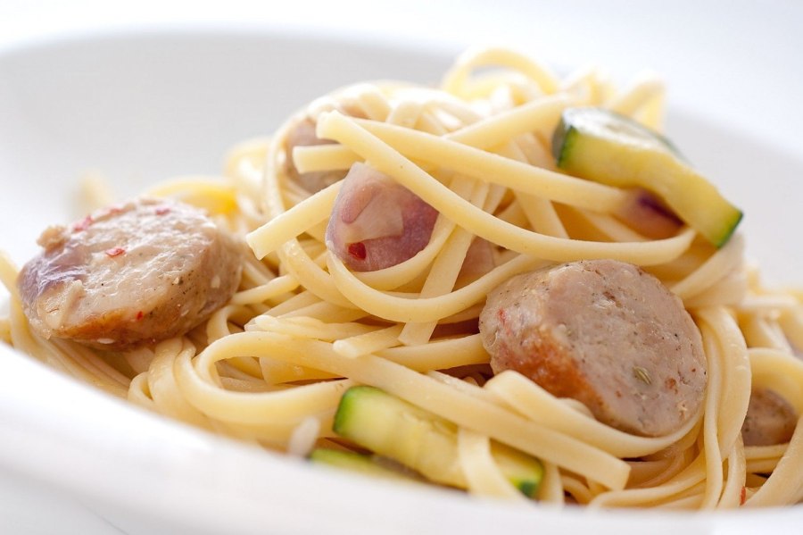 Макароны с сардельками
