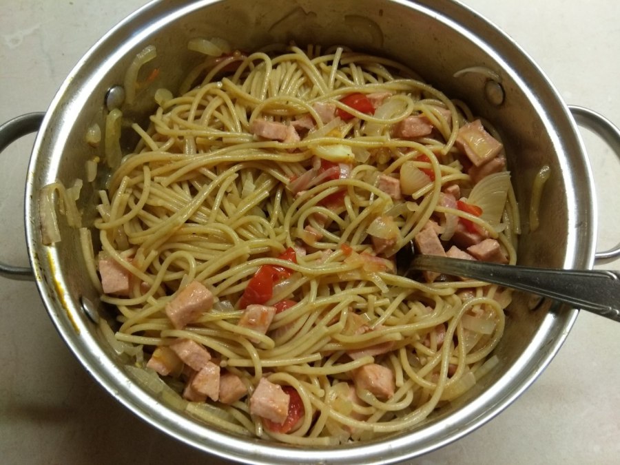 Рожки с колбасой