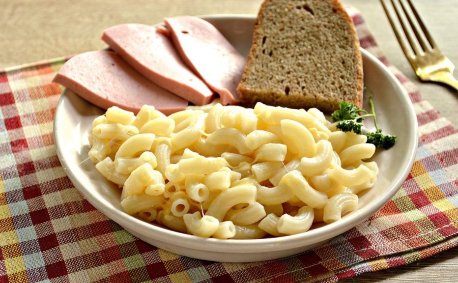 Паста с колбасками