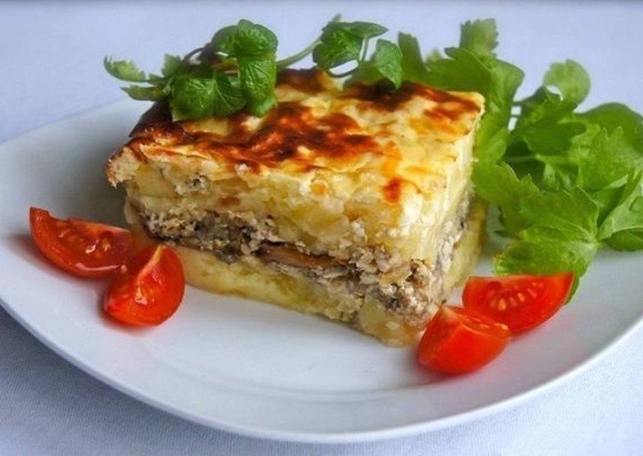 Запеканка картофельная с курицей и грибами