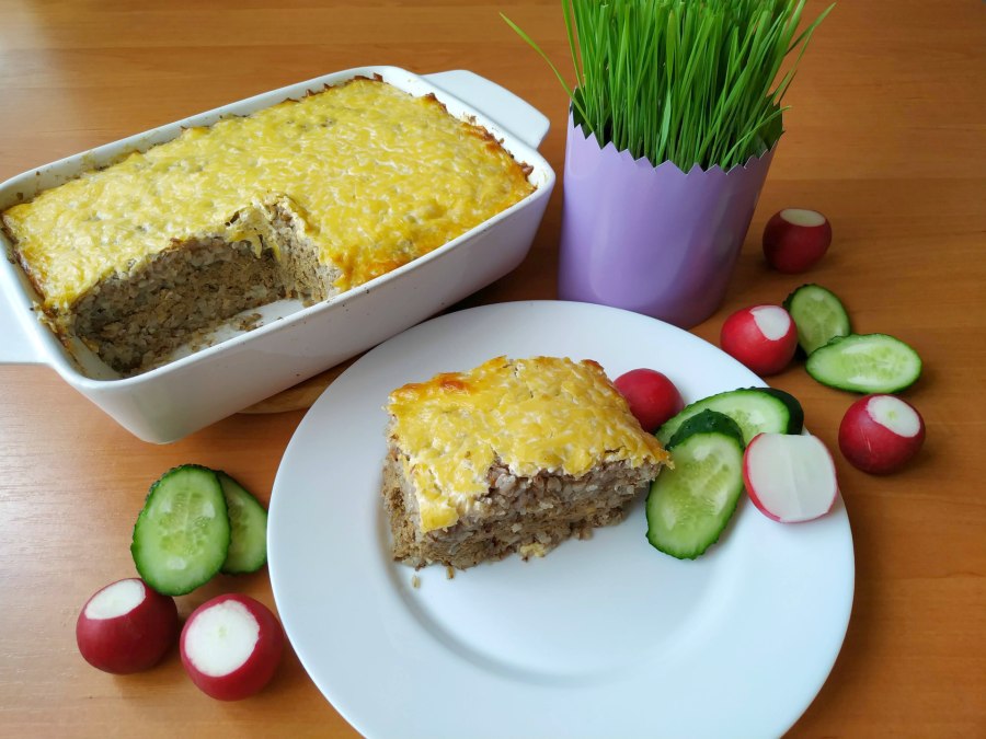 Гречневая запеканка с куриной печёнкой, овощами и сыром