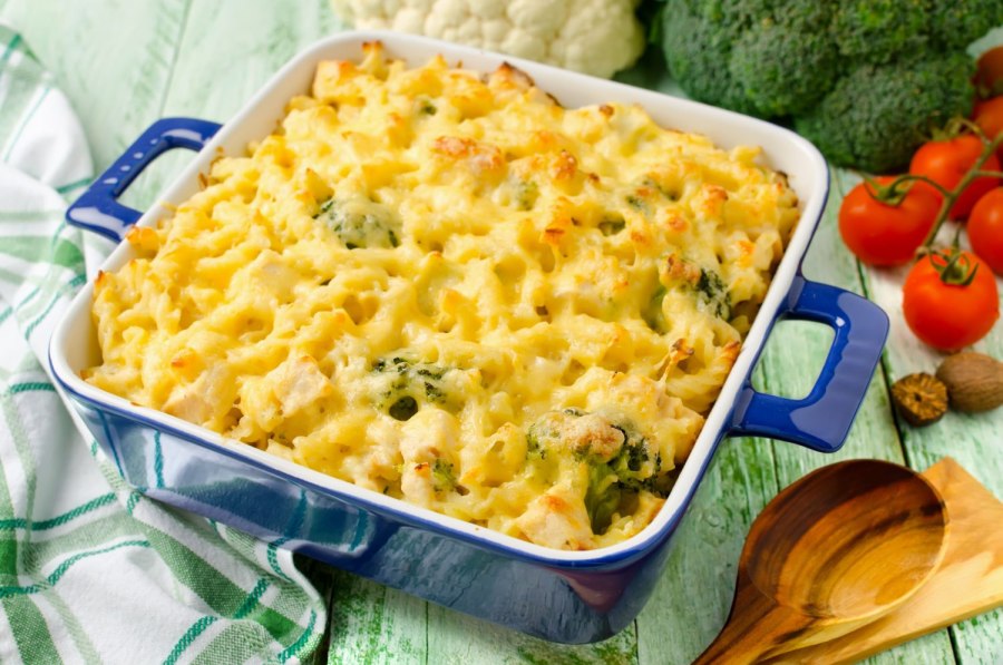 Запеканка с макаронами и курицей в духовке с сыром
