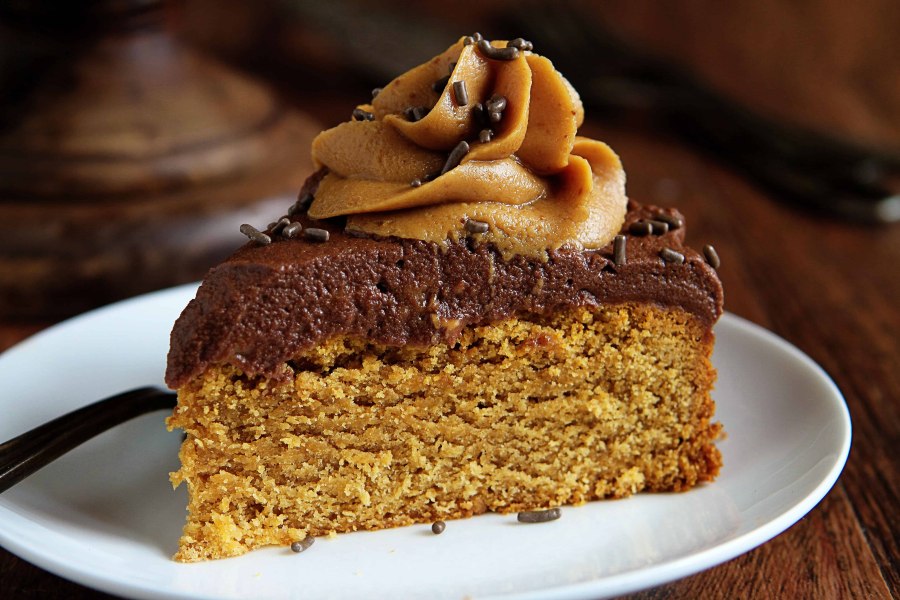 Cake with Peanuts