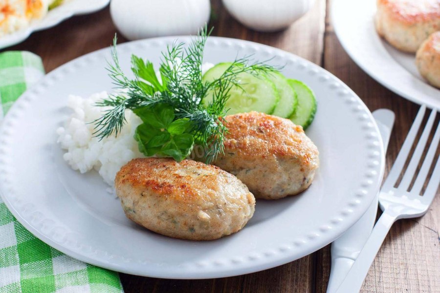 Красивые рыбные котлеты