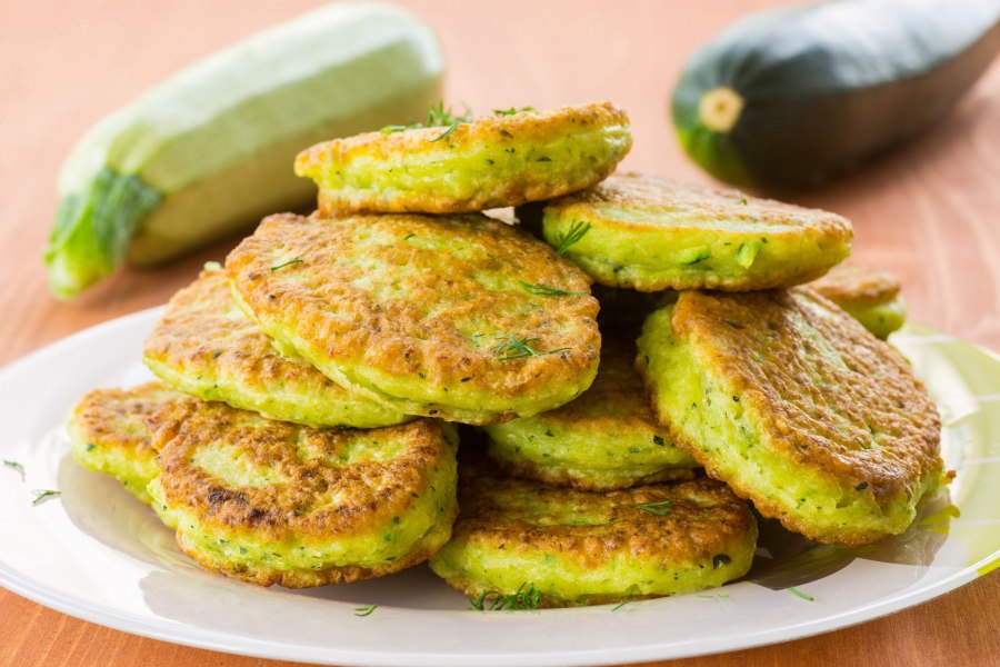 Кукурузные оладьи цукини
