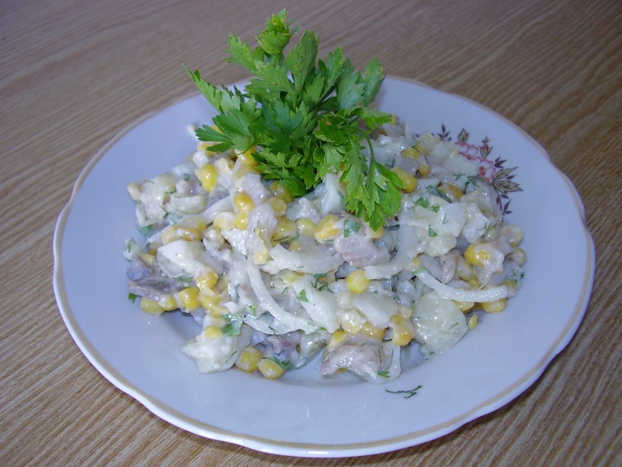 Салат с кукурузой и сельдью
