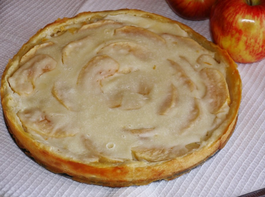 Заливной пирог с яблоками