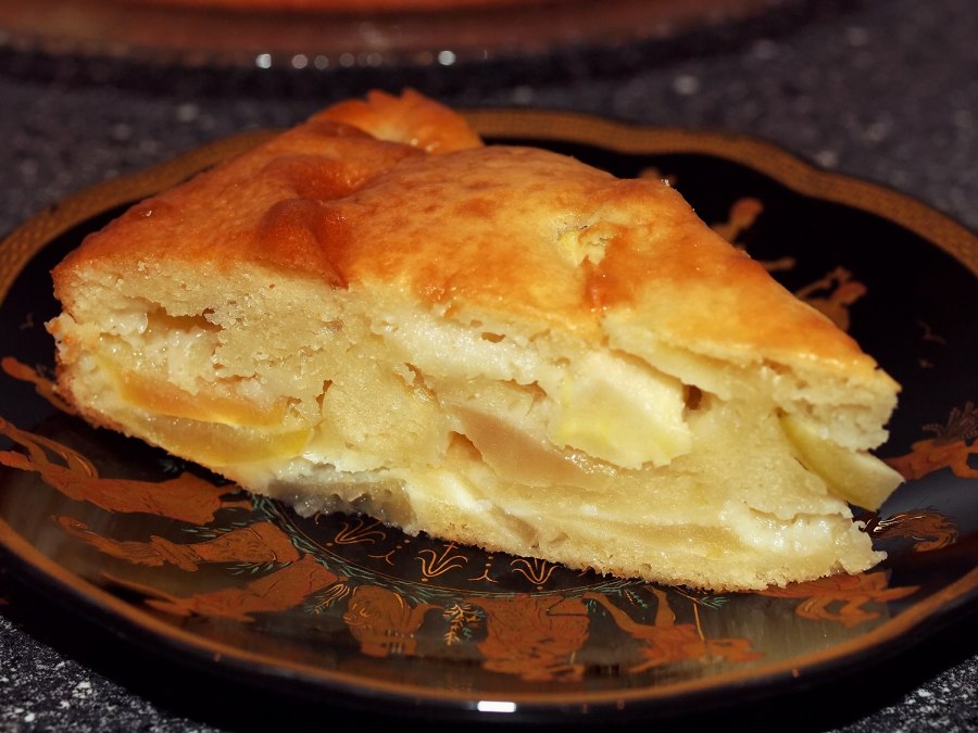 Пирог с яблоками на сметане