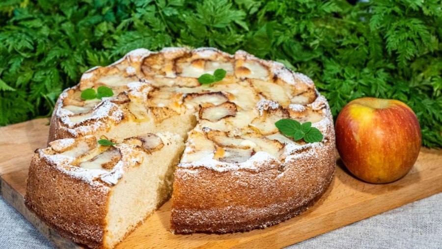 Пирог с яблоками на сметане