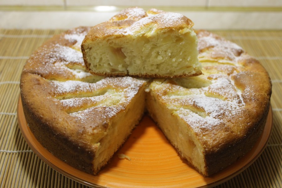 Шарлотка с творогом
