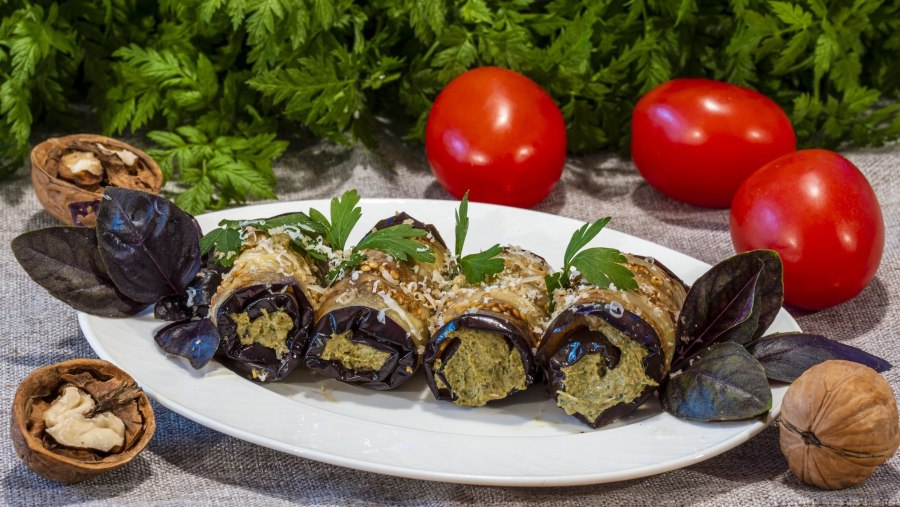 Рулетики с крабовыми палочками