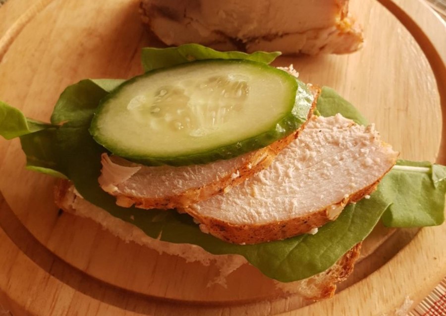 Бутерброды с копченой куриной грудкой