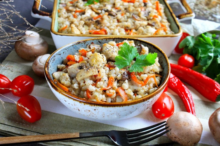 Перловка с курицей в духовке