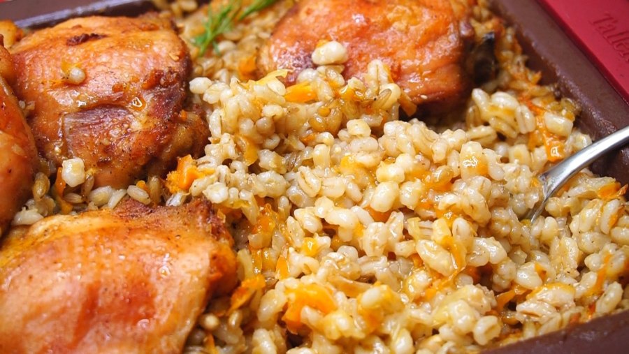 Перловка с курицей и овощами