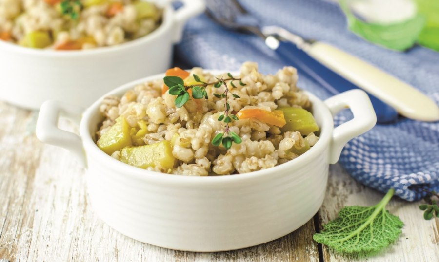Перловая крупа с овощами