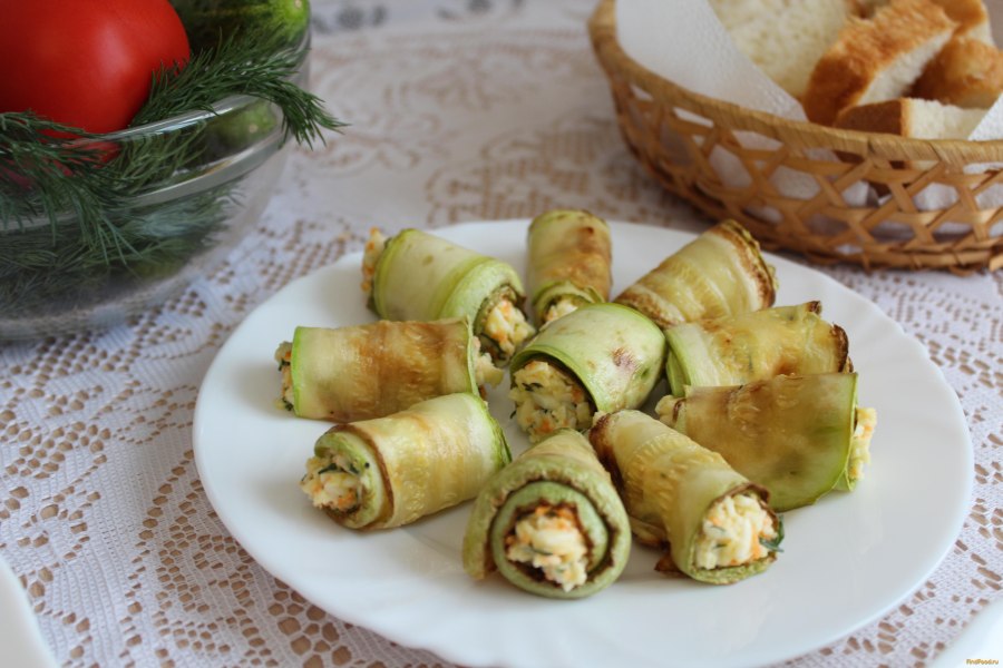 Кабачковые рулетики с фетой