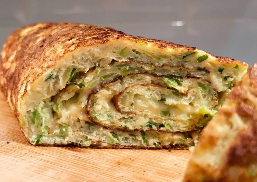 Закусочный кабачковый рулет