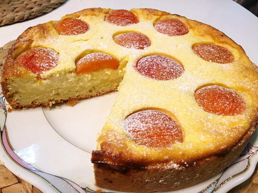 Пирог с творогом и абрикосом