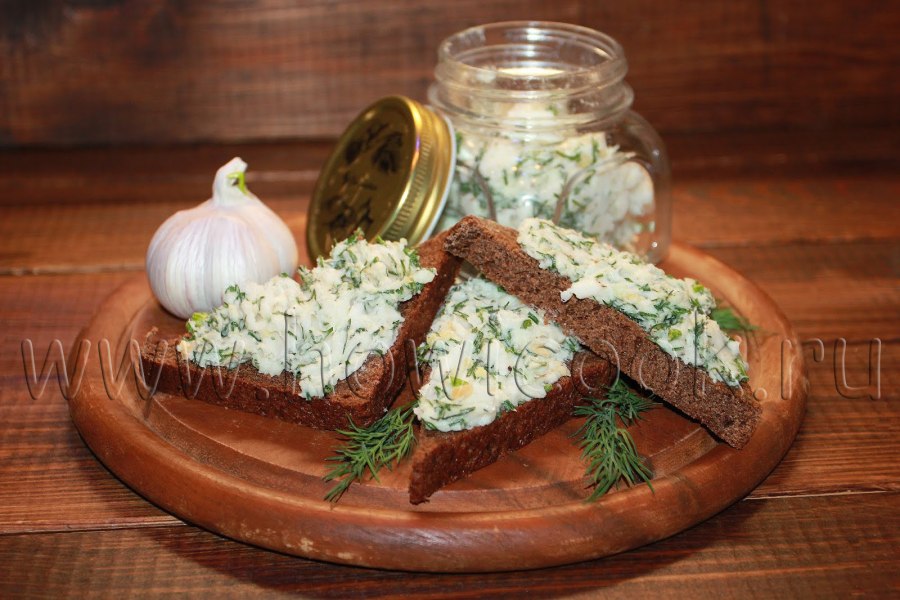 Сало перекрученное с чесноком и зеленью