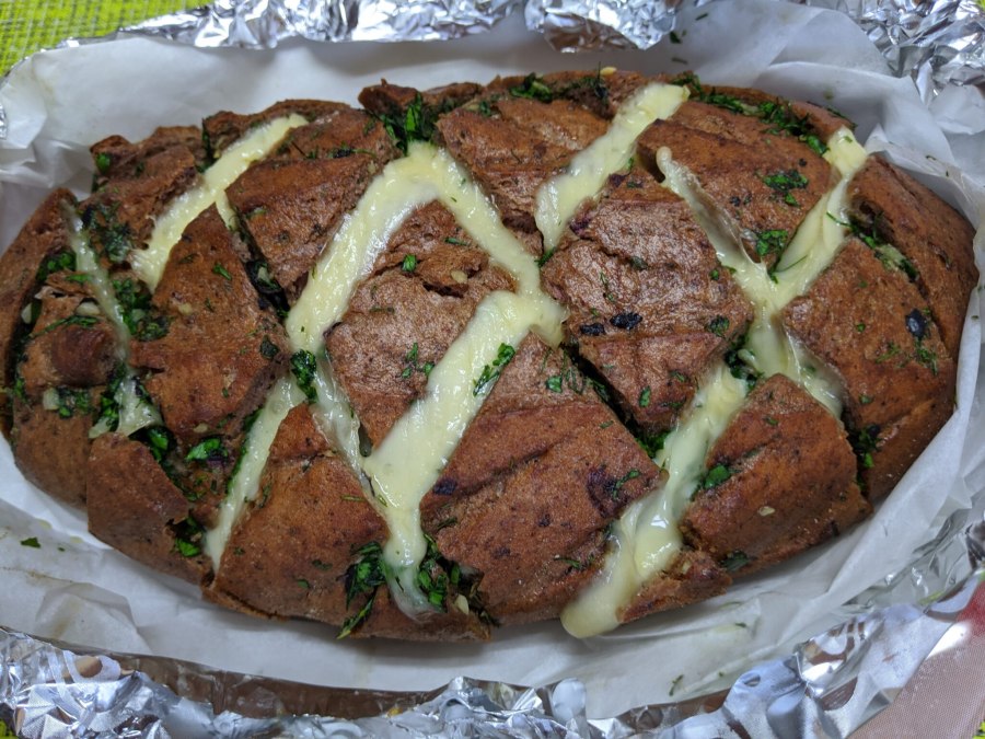 Хлеб с сыром и чесноком в духовке