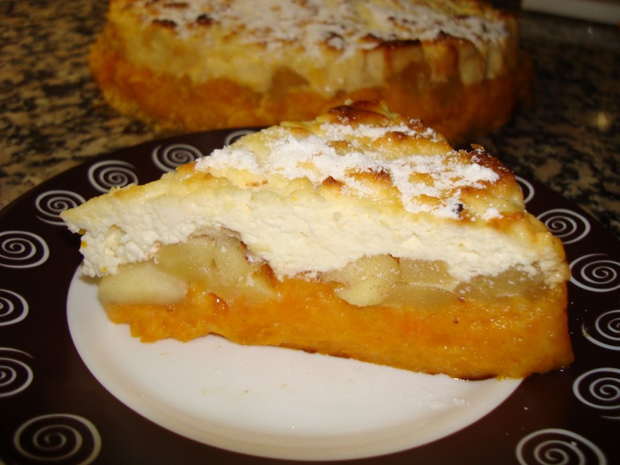 Тыквенная запеканка с творогом и яблоками в духовке