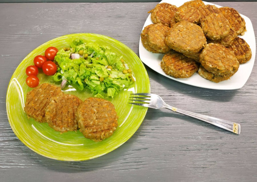 Рыбные котлеты из консервы сайры