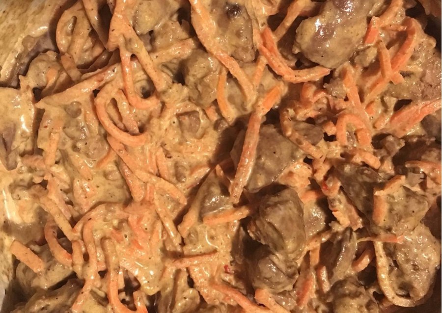 Салат с печенкой куриной и корейской морковкой