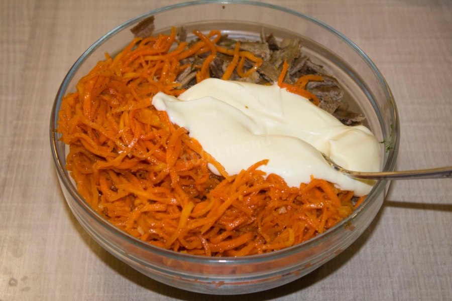 Салат с куриной печени и корейской моркови
