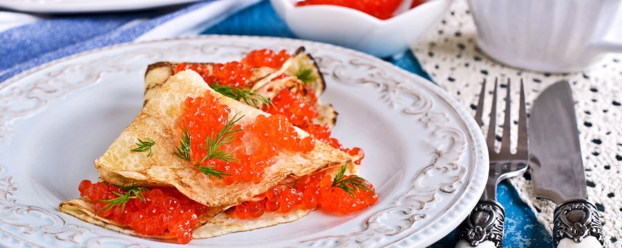 Русские блины с икрой