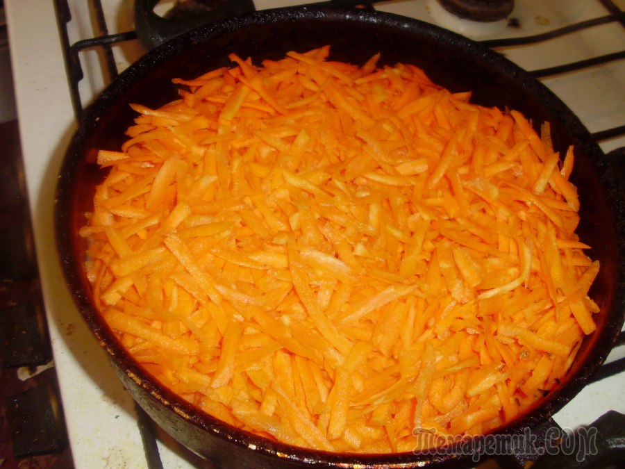 Слоеное с морковь пирожки