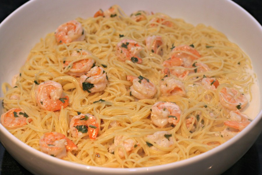 Макароны с креветками и сливками