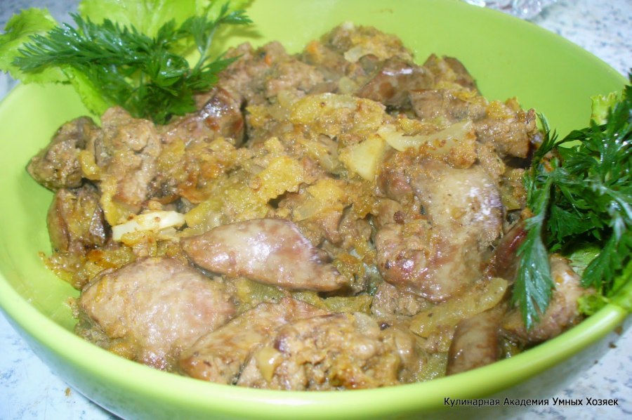 Ароматная куриная печень с кабачками